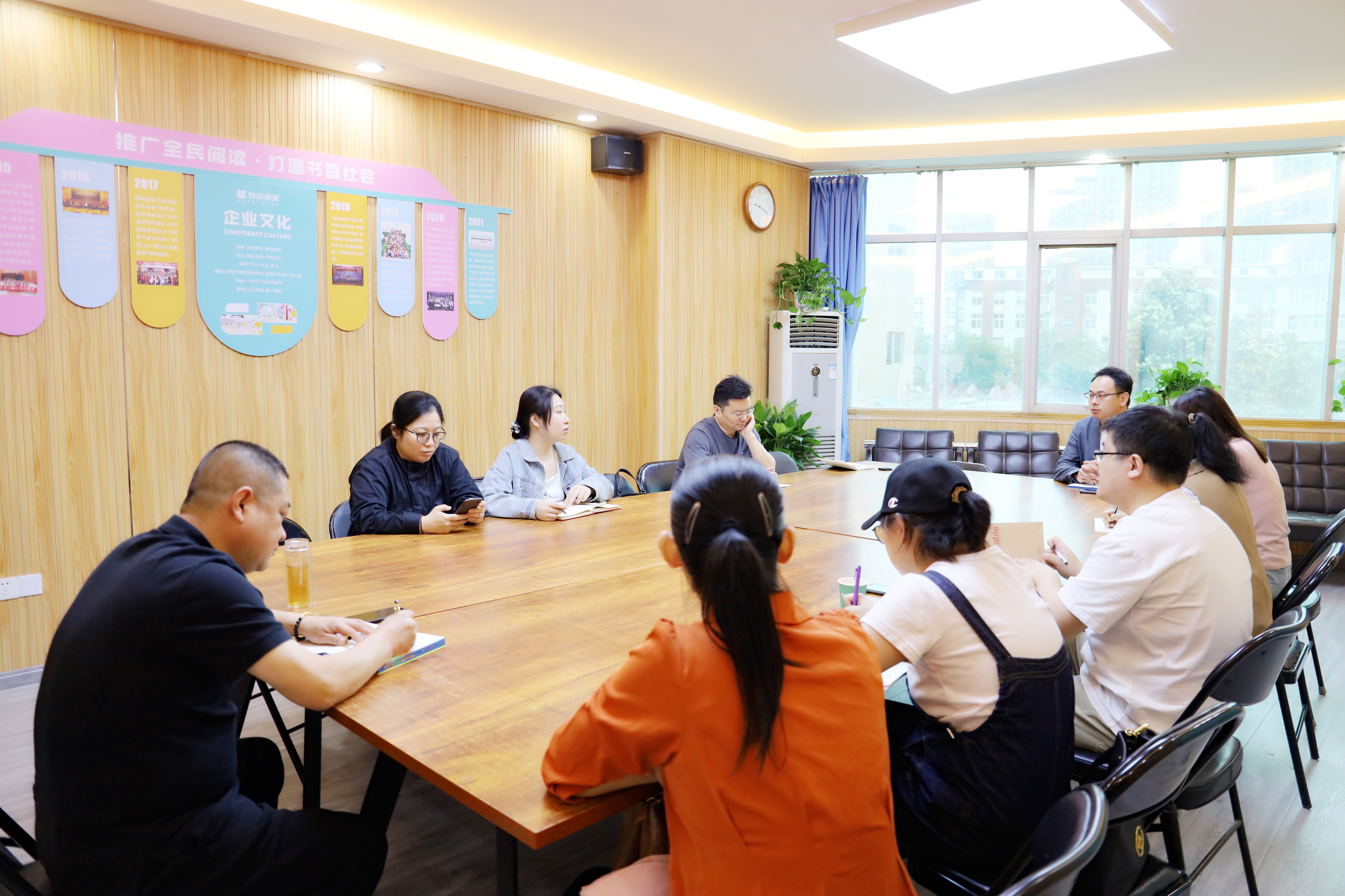 欢迎郑州席殊书屋等伙伴来知阅阅读总部探讨新型合作模式